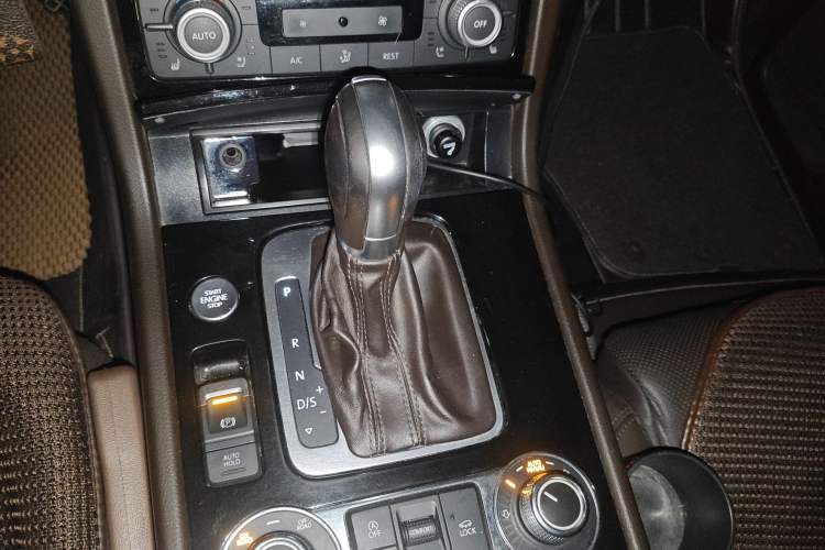 Used Volkswagen Touareg 2017 3.0 TSI Touareg Model Gear Lever