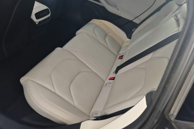 Used Xiaomi Auto SU7 2024 Four-Wheel Drive Ultra-Long Range Advanced Intelligent Driving Max Edition Left Rear Seat