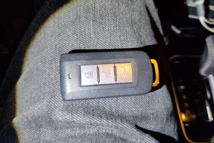 Used Mitsubishi Outlander 2020 2.4L 4x4 Zhi Xiang Edition 7-Seater
