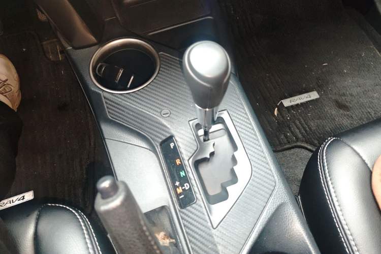 Used Toyota RAV4 2015 2.0L CVT Two-Wheel Drive Fashion Edition