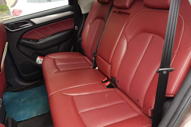 Used Roewe RX5 2016 30T Four-Wheel Drive Automatic Internet Smart Luxury Edition Left Rear Seat