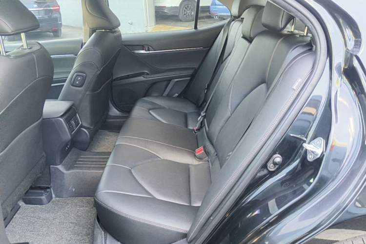 Used Toyota Camry 2021 2.0G Luxury Edition
