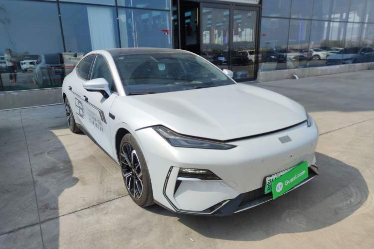 Used Geely Galaxy E8 2025 700 km Long-Range Intelligent Driving Version Front Right 45 Deg