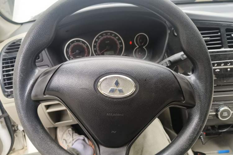 Used Soueast V3 Lingyue 2013 Revised Version 1.5L Manual – Affordable Edition Steering Wheel