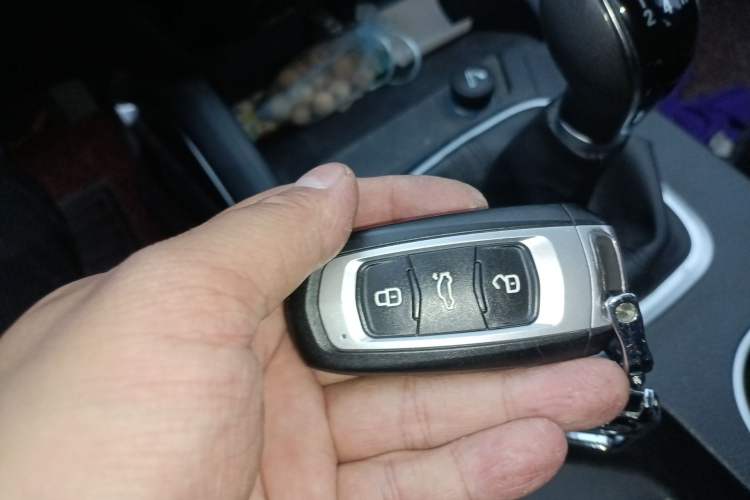 Used Geely Auto Vision X6 2016 1.8L Manual Luxury Model
