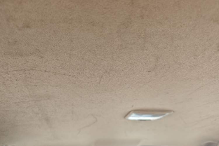 Used Isuzu JLM 2016 2.8T Two-Wheel Drive Luxury Version JE493ZLQ4CA Headliner