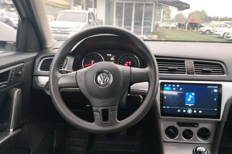 Used Volkswagen Gran Lavida 2013 1.6L Manual Comfort Model