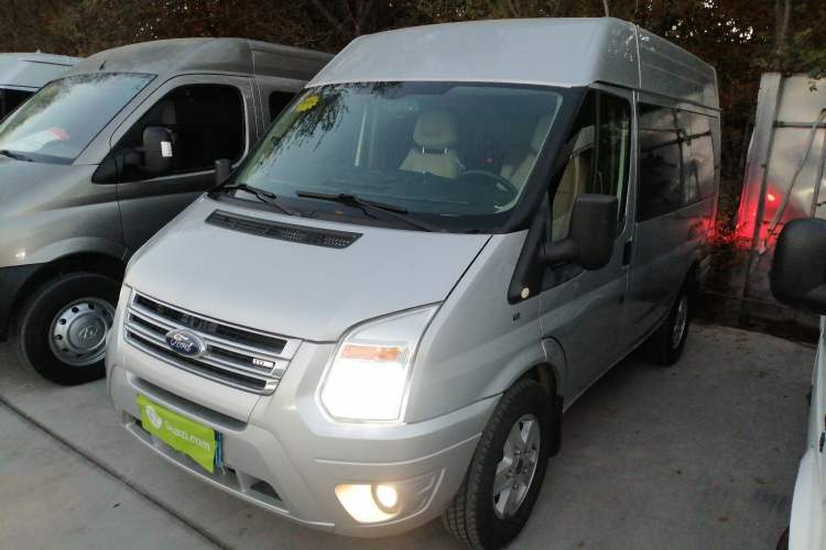 Used Ford Transit Custom 2013 2.4T Diesel Econo-Logistics Vehicle Short Wheelbase Mid-Roof China IV Standard