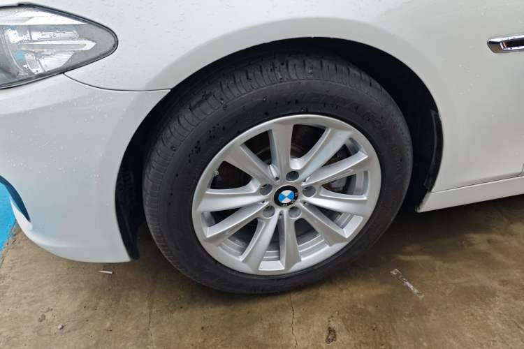 Used BMW 5 Series 2014 520Li Elegant Model
