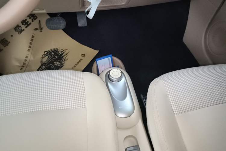 Used Wuling Hongguang MINIEV 2025 Four-Door Version Premium Edition Gear Lever