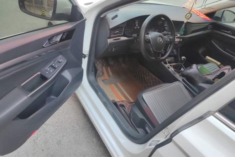 Used Volkswagen Bora 2020 1.5L Manual Comfort Version
