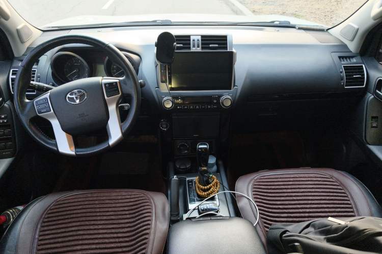 Used Toyota Prado 2016 2.7L Automatic Standard Edition Center Console