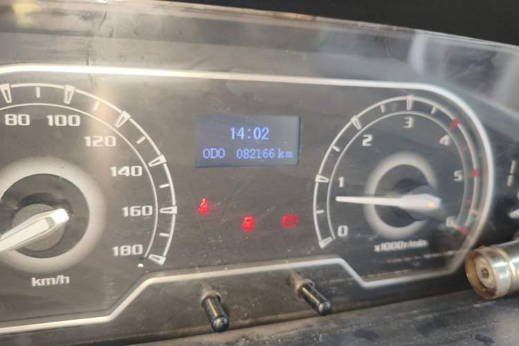 Used SAIC MAXUS Xintu V80 2019 2.5T Classic Model 6-Speed Manual Aotong Long Wheelbase Mid-Height 7-Seater