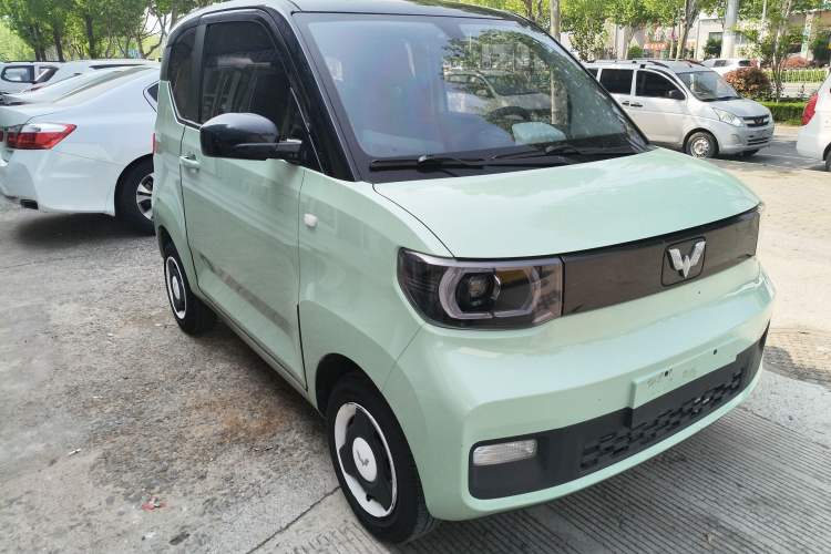 Used Wuling Hongguang MINIEV 2021 Macaron Sandwich Model 120 km Lithium Iron Phosphate
