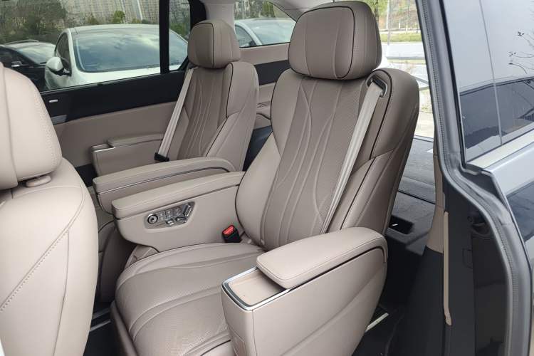 Used XPeng X9 2025 740 Ultra-Long Range Max