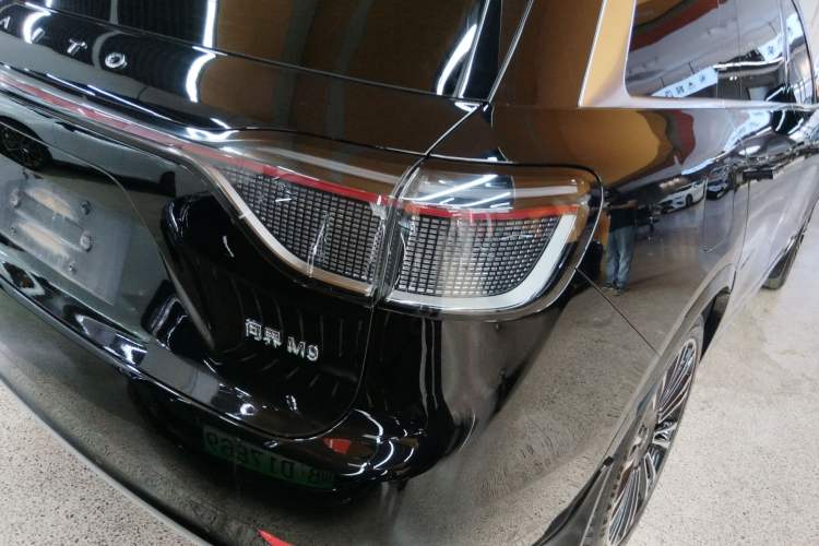 Used Hima AITO M9 2024 Range-Extended Ultra Version 42 kWh 6-Seater Model Right Rear Taillight