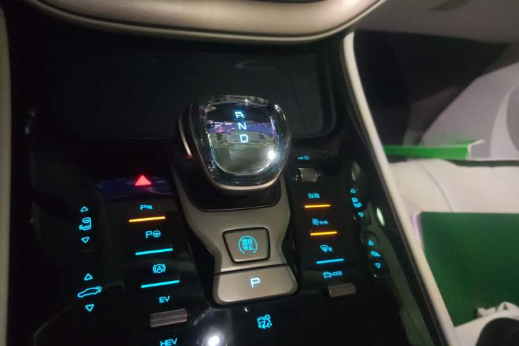 Used Denza D9 2022 DM-i 970 Four-Wheel Drive Flagship Model Gear Lever