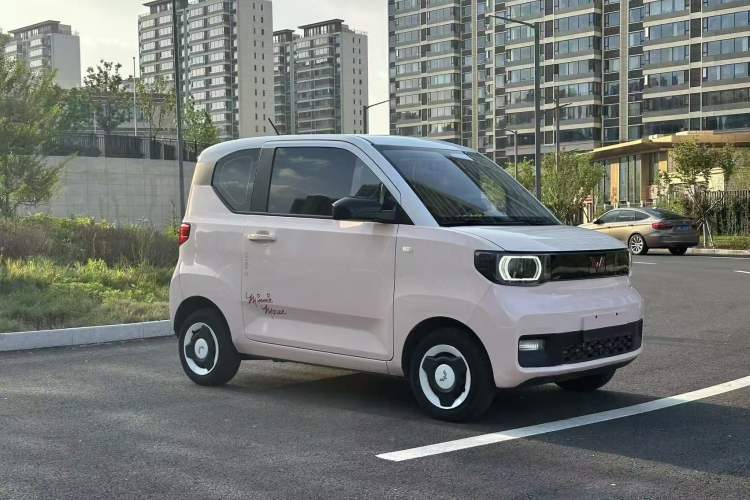 Used Wuling Hongguang MINIEV 2021 Macaron Fashion Model Lithium Iron Phosphate Front Right 45 Deg
