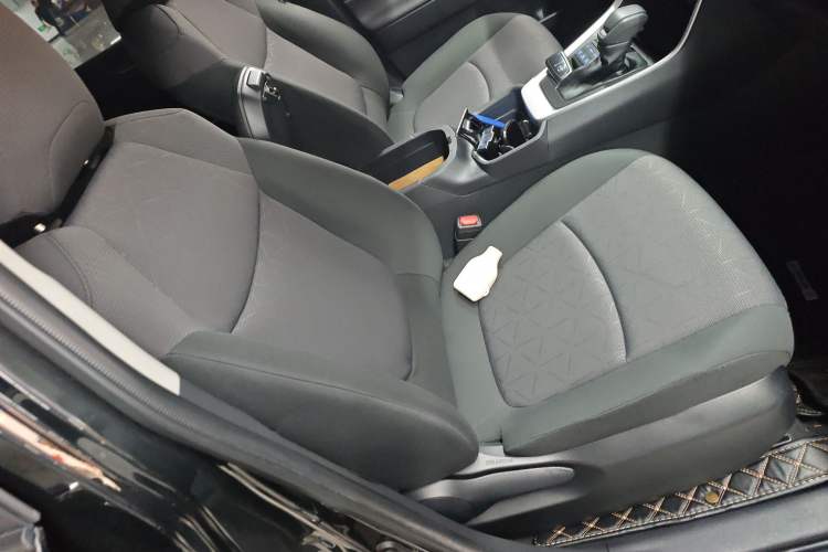 Used Toyota RAV4 2022 2.0L CVT 4x4 Fashion Edition
