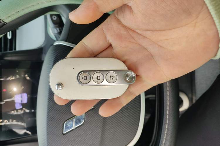 Used Wuling Hongguang MINIEV 2022 Macaron Premium Model – Lithium Iron Phosphate Vehicle Key