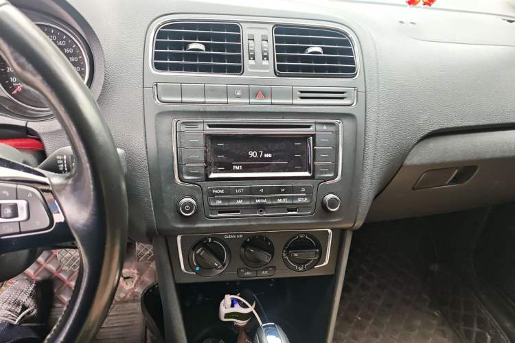 Used Volkswagen Polo 2016 1.6L Automatic Comfort Model
