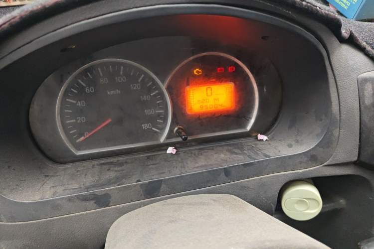 Used BAIC Weiwang 306 2013 1.2L Value Edition Basic CNG 7-seater A12 China IV Odometer Close Up