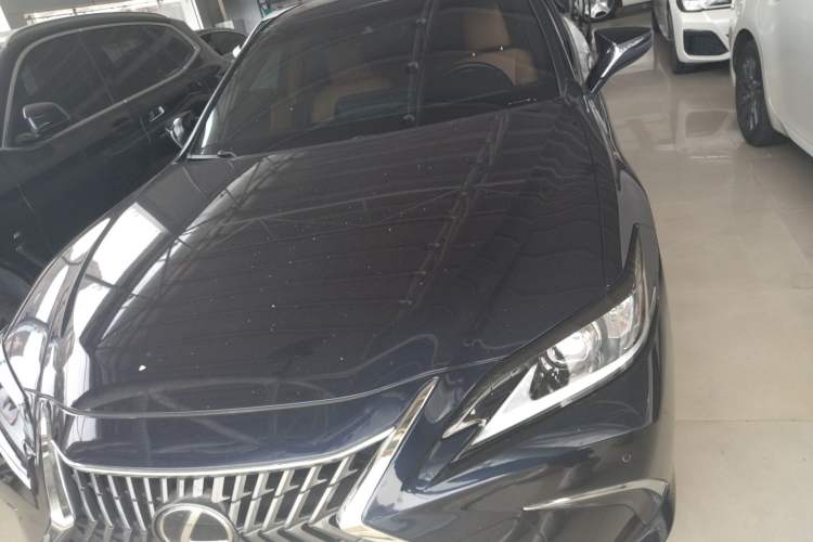 Used Lexus ES 2021 200 Excellence Edition
