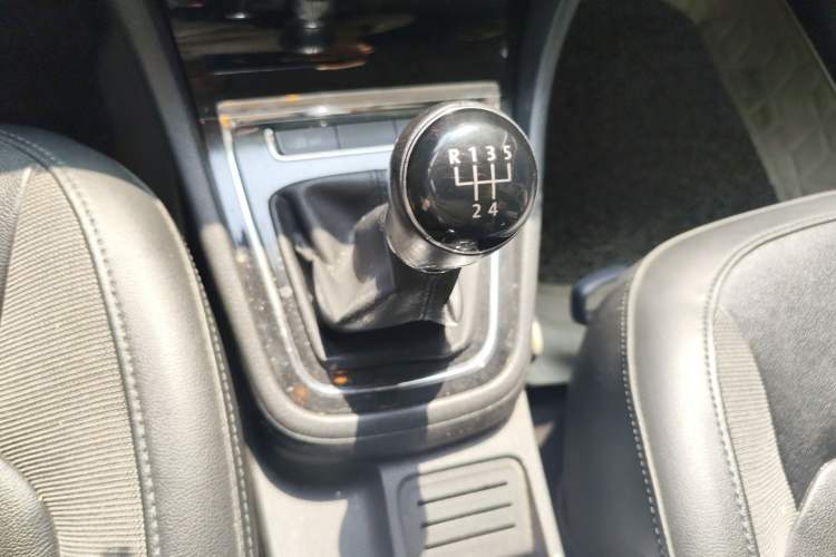 Used Volkswagen Bora 2014 1.6L Manual Comfort Model Gear Lever