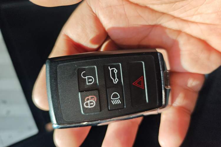 Used Land Rover Discovery Sport New Energy 2024 1.5T P300e Plug-in Hybrid Electric Version
