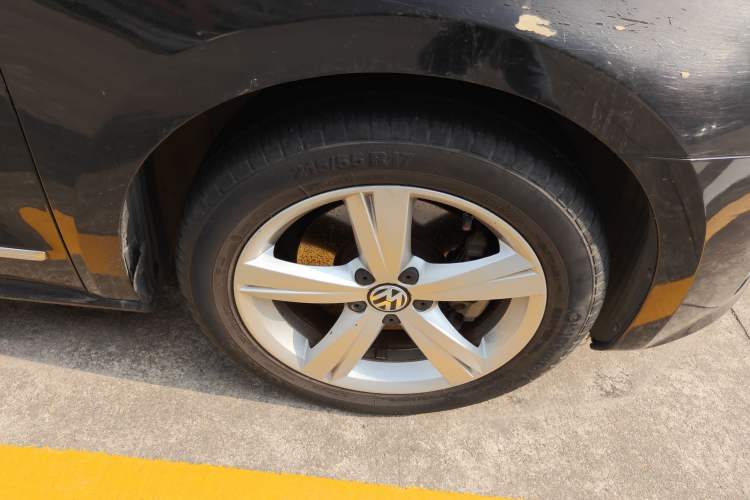 Used Volkswagen Passat 2013 1.8TSI DSG Prestige Edition Right Front Wheel Hub