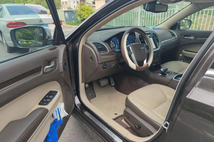 Used Chrysler 300C 2013 3.6L Premium Edition
