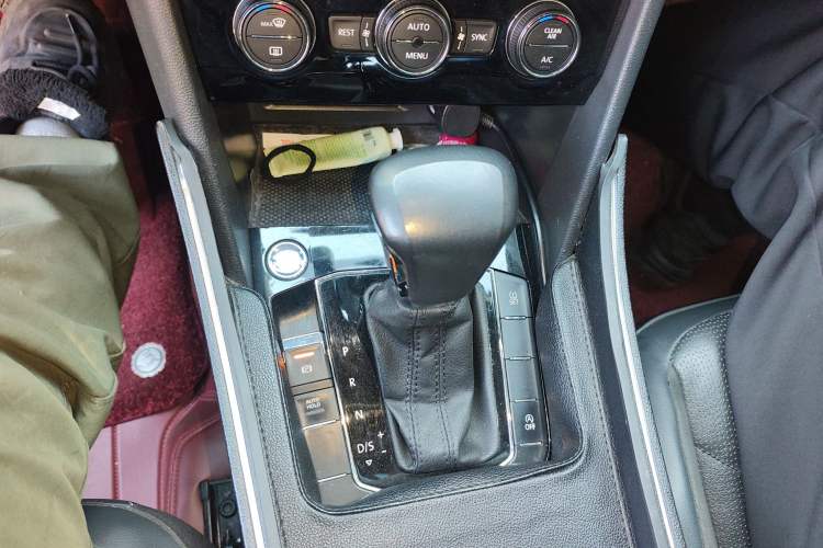 Used Volkswagen Tiguan L 2018 Facelift 330TSI Automatic Two-Wheel Drive Luxury Edition Gear Lever