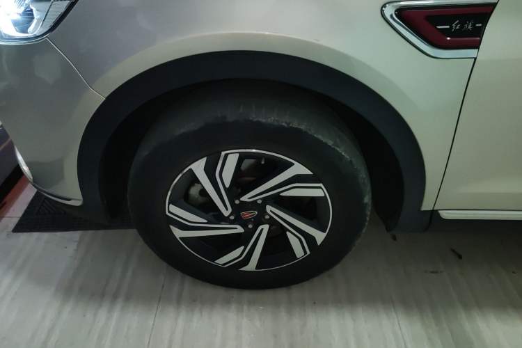 Used Hongqi HS5 2022 Revised Version 2.0T Smart Connect Flagship Edition Exterior 4