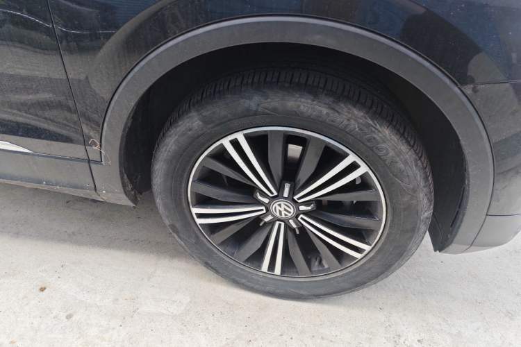 Used Volkswagen Tiguan L 2019 Updated Version 330TSI Automatic Two-Wheel Drive Panoramic Comfort Edition China VI Standard Right Front Wheel Hub