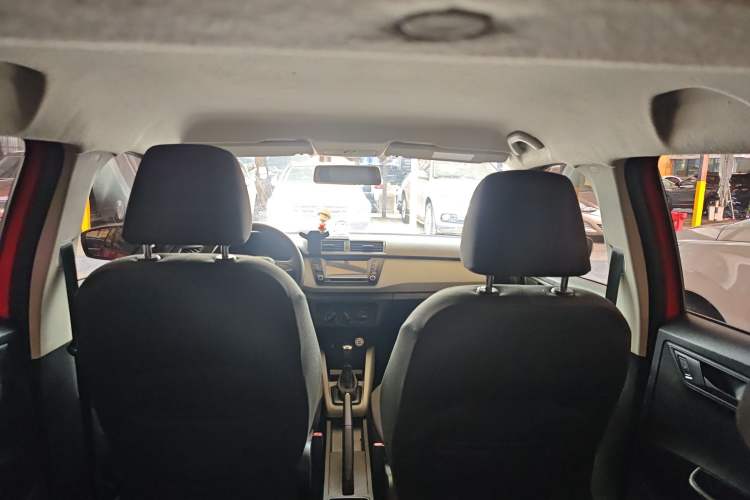 Used Skoda Fabia 2015 1.4L Automatic Front-Drive Model Headliner