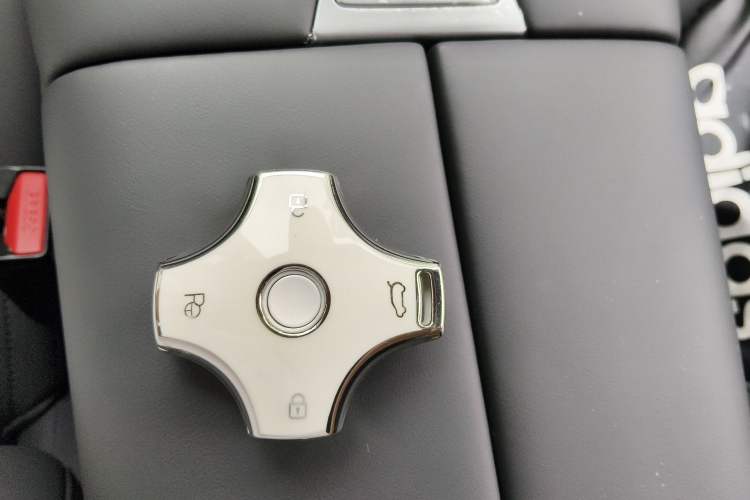 Used Dongfeng eπ eπ008 2026 Model Six-Seat Range-Extended Family Delight Edition
