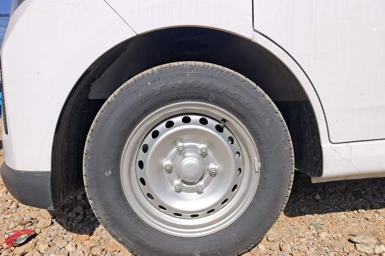 Used Wuling Yangguang 2024 300KM Comfort Version Passenger Van 75kW Exterior 7