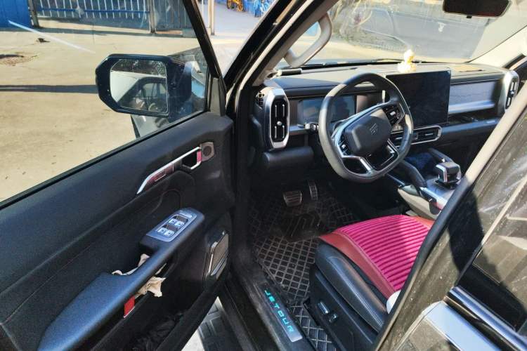 Used JETOUR Traveler 2023 2.0T All-Wheel-Drive CrossPRO Interior 3