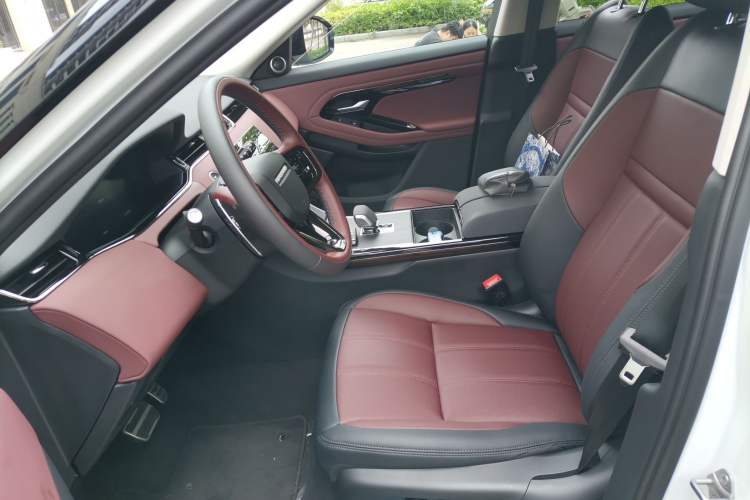 Used Land Rover Range Evoque 2024 Aurora L 249 PS Prestige Light-Chasing Edition Left Front Seat