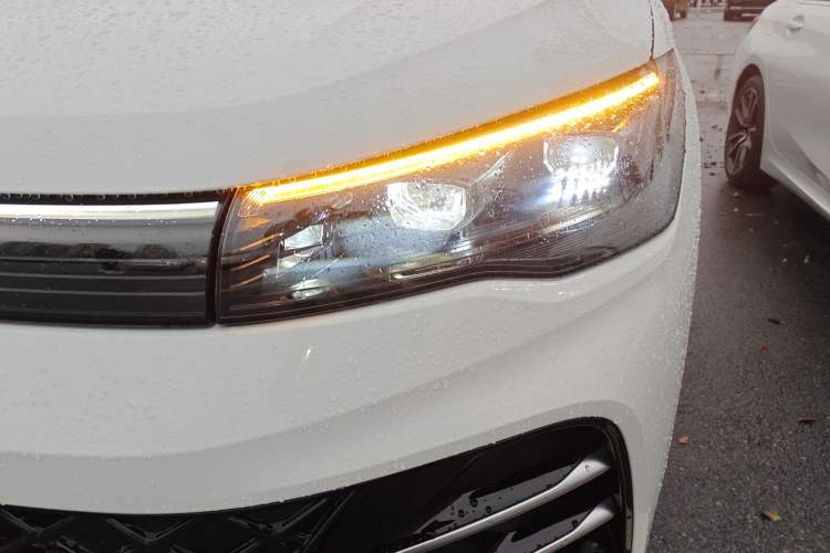 Used Volkswagen Tiguan L 2024 PRO 330TSI Two-Wheel Drive R-Line Smart Edition Left Front Headlight