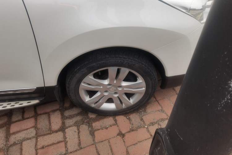 Used Peugeot 3008 2015 1.6THP Automatic Classic Edition Right Front Wheel Hub