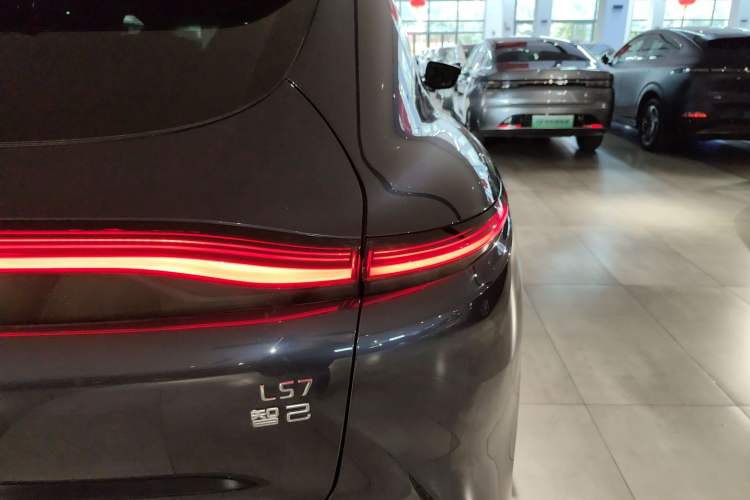 Used IM LS7 2023 100kWh Lux Rear-Drive Version
