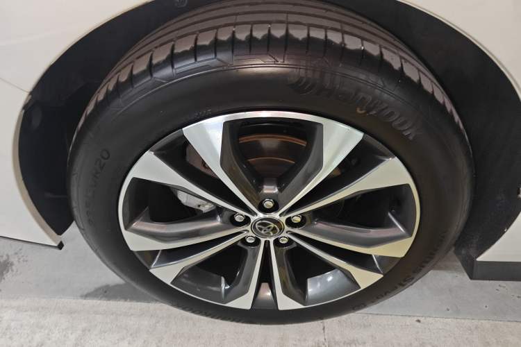 Used Toyota Granvia 2024 2.5L Hybrid Prestige ULTRA Edition Exterior 5