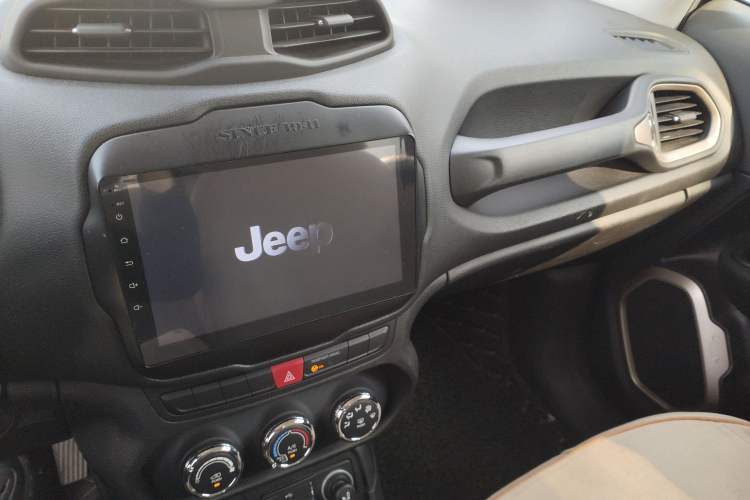 Used Jeep Renegade 2017 180T Automatic Kinetic Edition+ Audio And AC Panel