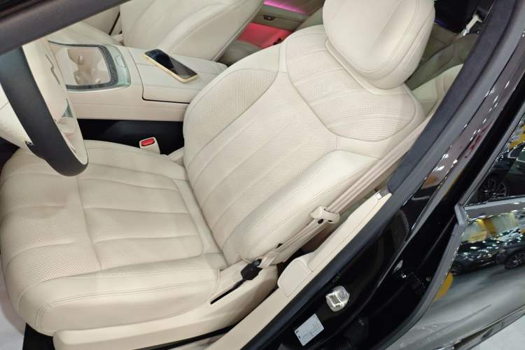 Used ONVO Luxeed L90 2025 Model—Max Six-Seater Version
