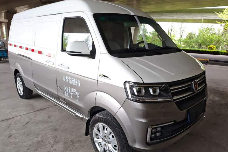 Used Jinbei New Hiace S 2023 1.5L Wealth Edition Van 2/5-Seater Air-Conditioned Model SWC15M