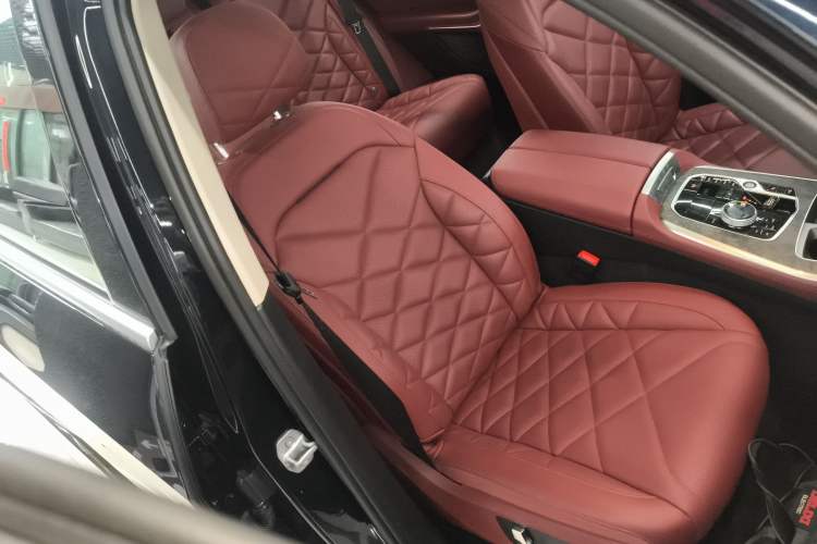 Used BMW X5 2023 xDrive 30Li Luxury M Sport Package Right Front Seat