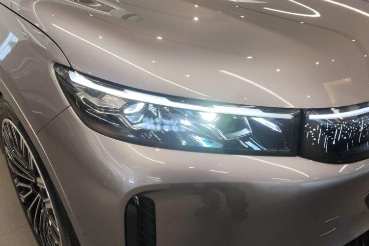 Used VOYAH FREE 2025 Model FREE+ Four-Wheel-Drive Qiankun Edition