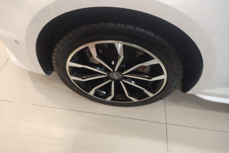 Used Audi A4L 2019 40 TFSI Fashion Edition China VI Emission Standard Left Front Wheel Hub