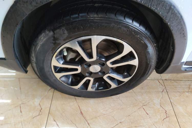 Used Geely Auto Vision X3 2017 1.5L Automatic Elite Model Left Front Wheel Hub